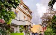 Luar Bangunan 4 OYO 90019 Nana Guest House