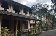 Exterior 3 OYO 90017 Villa Mawar Asri Syariah