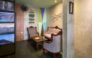 พื้นที่สาธารณะ 4 Reddoorz Hostel Near Lippo Mall Kuta