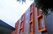 Exterior 4 Giant Kost