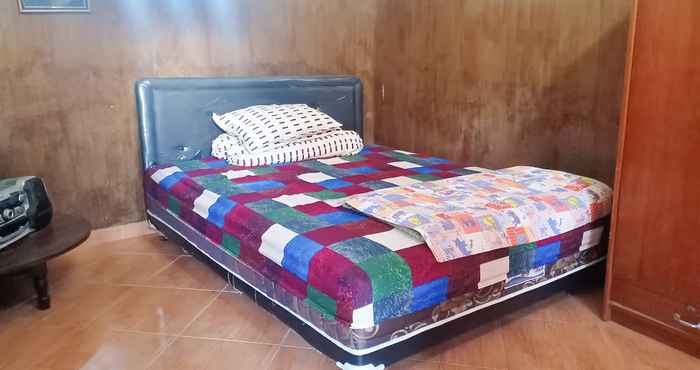 Kamar Tidur OYO 3960 Pondok Asri Guest House