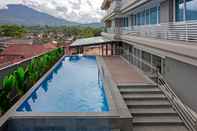 Kolam Renang Hotel Santika Bukittinggi