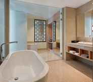 In-room Bathroom 5 Hotel Santika Bukittinggi