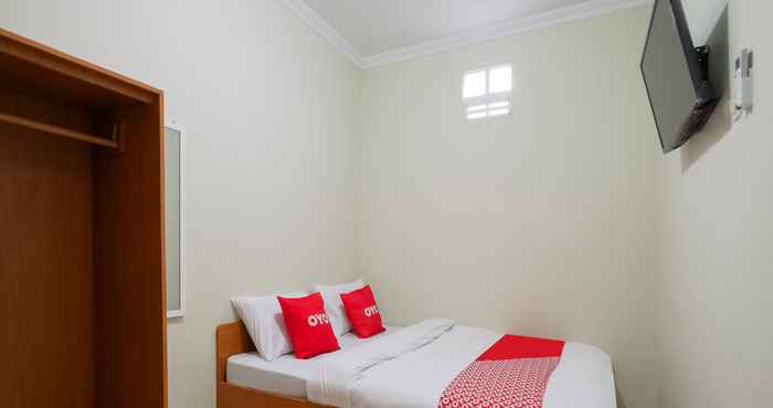 Bedroom OYO 90045 Annafi Apartel