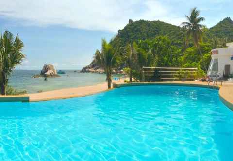 Swimming Pool Montalay Beach Resort