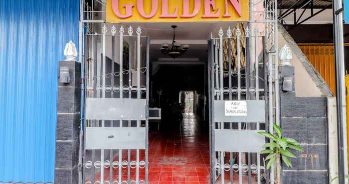 Exterior Golden Inn 1