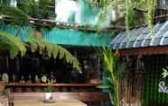 Bangunan 3 2 Sister Cafe' and Rooms