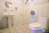 Toilet Kamar Naiyang Discovery Beach Resort (SHA)