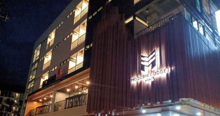 Luar Bangunan Modern Budget Hotel