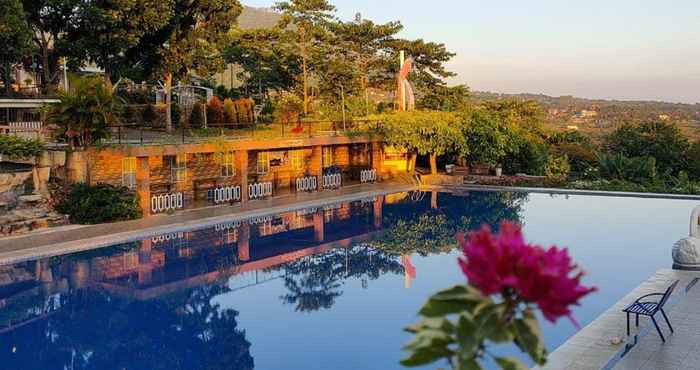 Kolam Renang Blessing Hills Family Resort & Hotel