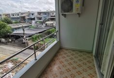 Exterior 4 W Residents