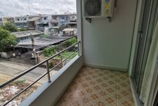 Exterior W Residents