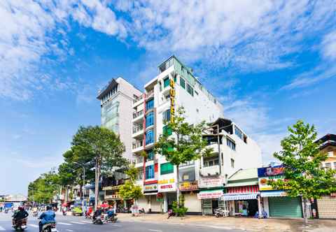 Bên ngoài Ngan Ha Hotel Saigon