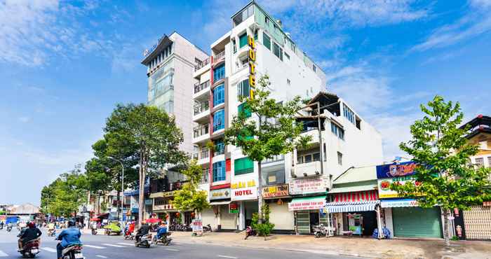 Bên ngoài Ngan Ha Hotel Saigon