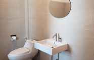 Toilet Kamar 5 Chics Resort