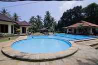 Kolam Renang Villa Andrians Carita