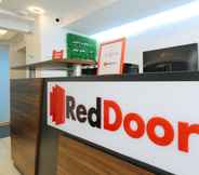 Lobby 6 RedDoorz Plus @ San Marcelino Malate