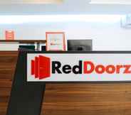 Lobby 7 RedDoorz Plus @ San Marcelino Malate