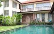 Swimming Pool 2 Pondok Tulasi Semaya House