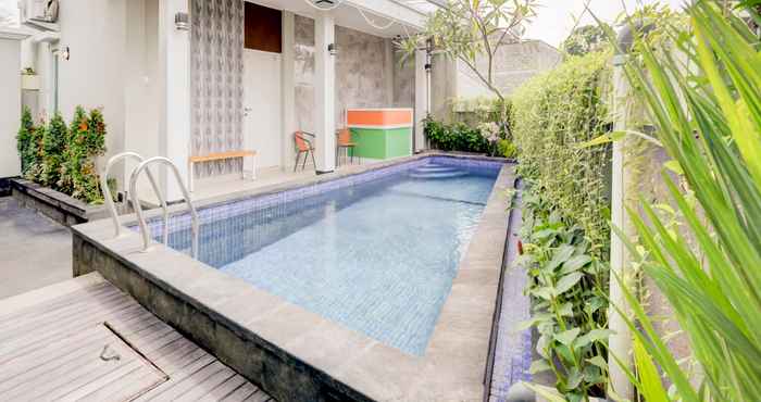 Kolam Renang OYO 90057 Riverside Bali Villas