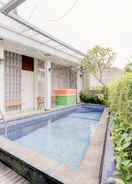 SWIMMING_POOL OYO 90057 Riverside Bali Villas
