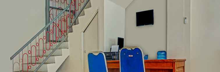 Lobi OYO 90062 Ava Guesthouse