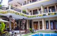 Hồ bơi 7 Bali 85 Beach Inn