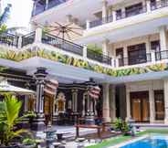 Kolam Renang 7 Bali 85 Beach Inn