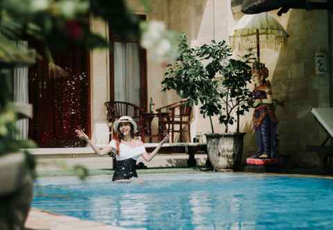 Kolam Renang Bali 85 Beach Inn