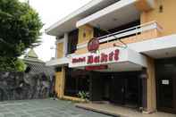 Bên ngoài Hotel Bakti