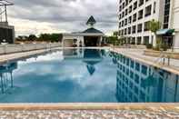 Swimming Pool Naphatsawan Mansion