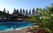 Swimming Pool 2 Hotel Sibayak International