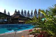 Swimming Pool Hotel Sibayak International