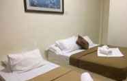 Bedroom 7 OYO 90131 Zayyan Hotel