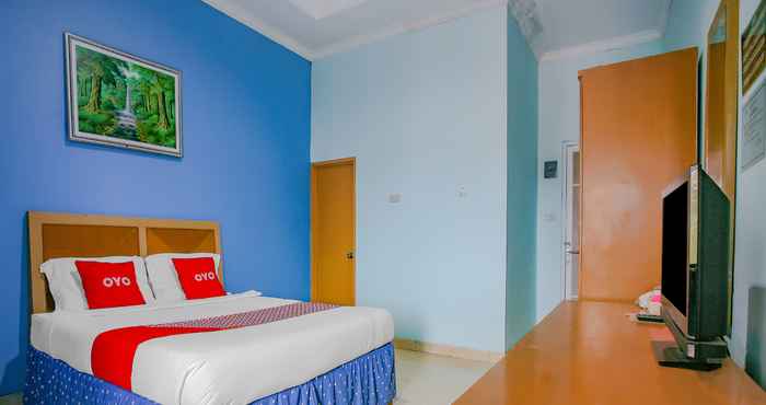 Kamar Tidur Super OYO 90072 Apri Inn Syariah