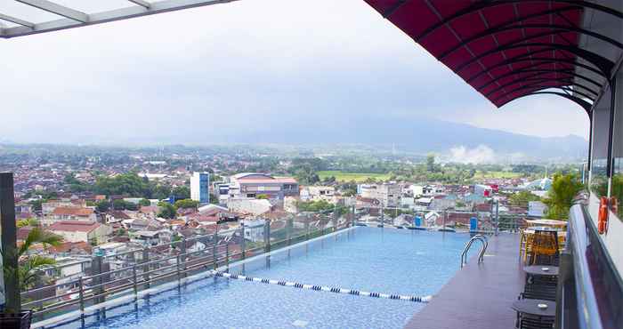 Swimming Pool Java Lotus Hotel Jember