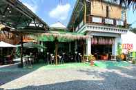 Bar, Cafe and Lounge Eltsania Exclusive Syariah Homestay