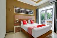 Bedroom OYO 90059 Shakilla Home Cianjur