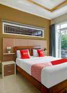 BEDROOM OYO 90059 Shakilla Home Cianjur