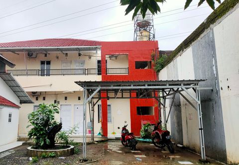 Luar Bangunan OYO 90090 Adhyaksa Syariah Guest House