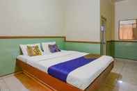 Kamar Tidur SPOT ON 90092 Dewi Safitri Hotel