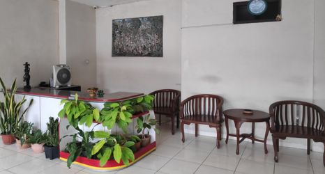 Lobby 2 OYO 90096 Hotel Tiana