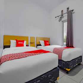 Bedroom1OYO 90086 Pondok Tasyiq Guest House Syariah,Curug Ciparay Tasikmalaya飯店