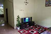 Common Space OYO 90097 Homestay Sinta Ndani Putri