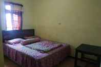 Kamar Tidur OYO 90097 Homestay Sinta Ndani Putri