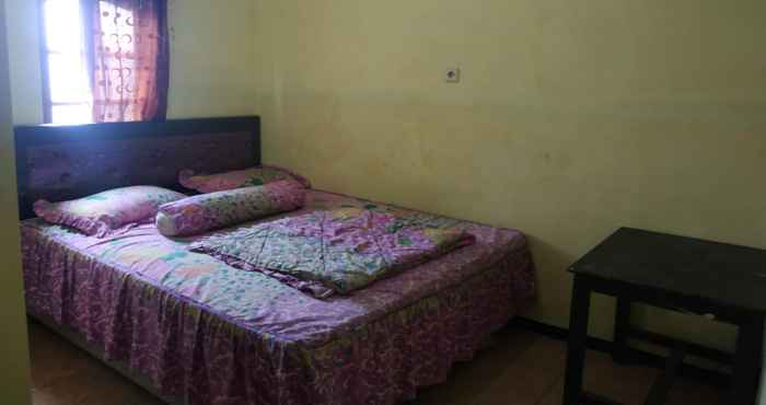 Bedroom OYO 90097 Homestay Sinta Ndani Putri