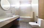 Toilet Kamar 6 Opulence Sapadia Dago Hotel