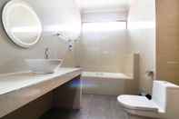 Toilet Kamar Opulence Sapadia Dago Hotel