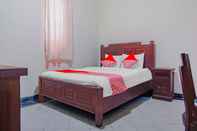 Bedroom OYO 90094 Gayatri Residence