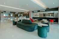 Bar, Cafe and Lounge Front One Hotel Gresik